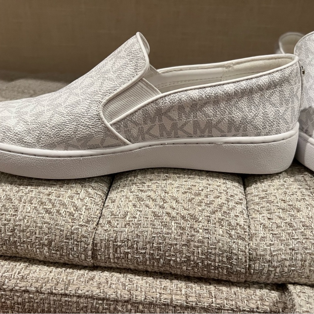 Michael Kors White Logo Slip-Ons and Wristlet - Picture 4 of 13